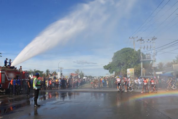 Akhir Etape ke-4, Pembalap TDS diuji terik matahari Kabupaten Dharmasraya