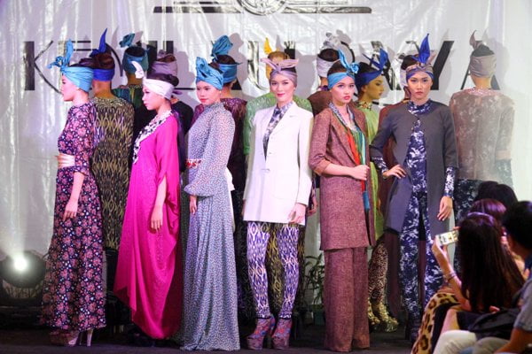 Pasaraya Gelar Fashion Show Kemilau Raya 2013