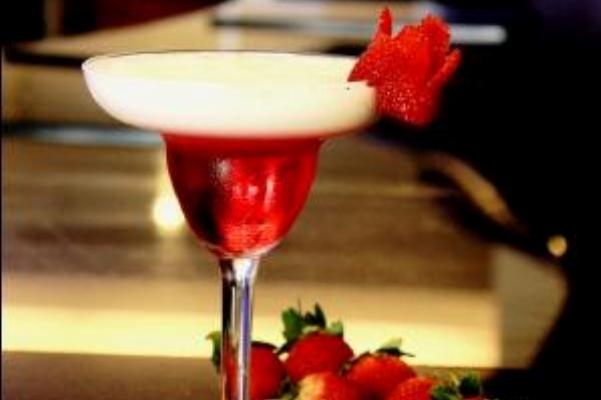 Minuman Merah Putih Semarakkan Dirgahayu RI  di Aston Pluit Hotel & Residence – Jakarta