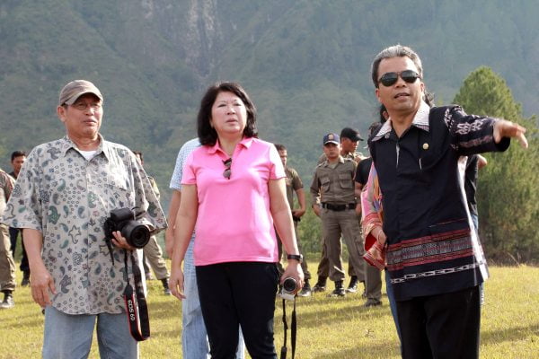 Mari Elka Tinjau Persiapan Festival Danau Toba  2013