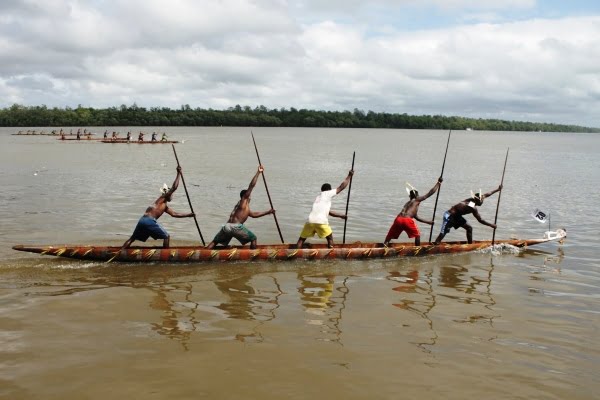 Mengenal Perahu Orang Asmat