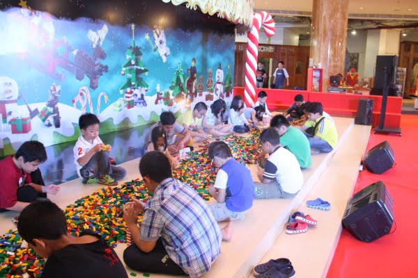 Rayakan Natal di Lotte Avenue Jakarta Bersama Lego