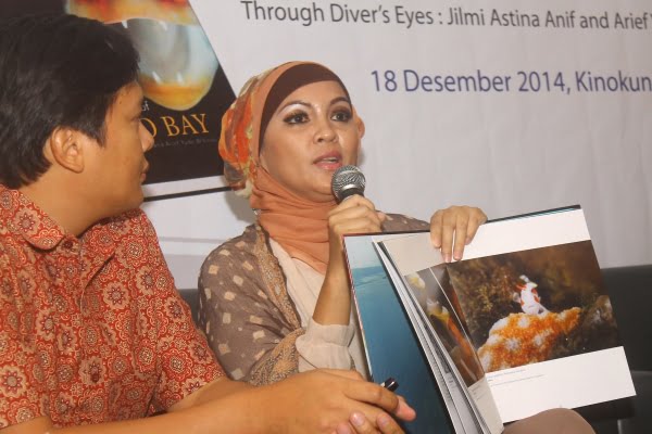 Pasangan Penyelam Luncurkan Buku Manado Bay