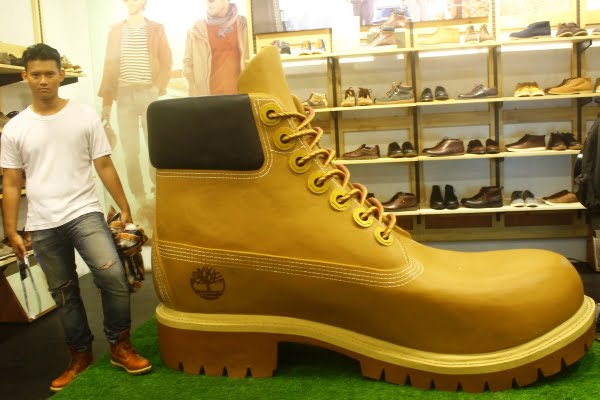 Sepatu Boot Raksasa dari Timberland Hadir di Indonesia