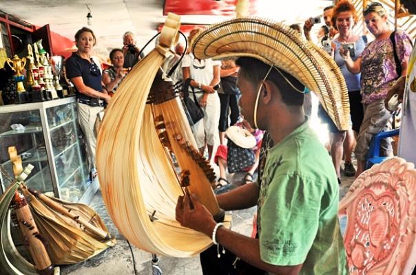 Warga Selandia Baru Menikmati Alunan Musik Sasando