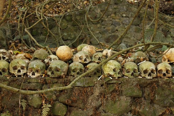 Uniknya Pemakaman di Desa Terunyan, Danau Batur, Bali