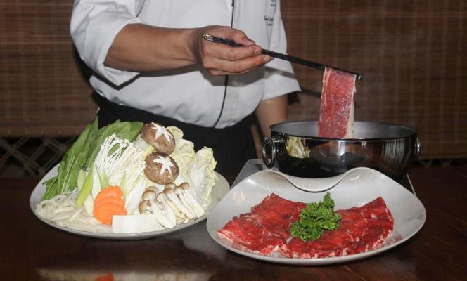 Eksplorasi Cita Rasa Nabe Hot Pot di Grand Melia Jakarta