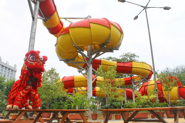 Ada Barongsai Meluncur di Atlantis Water Adventures