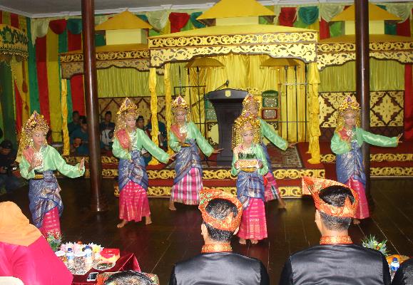 Ada 20 kegiatan dan lomba Warnai Festival Pulau Penyengat 2016.