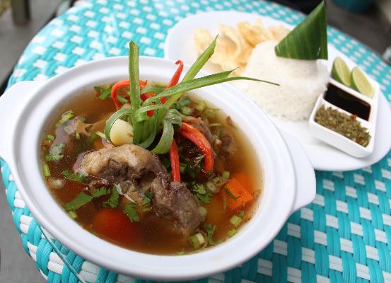 Ada 10 Macam Sop Buntut di The 101 Sedayu Darmawangsa