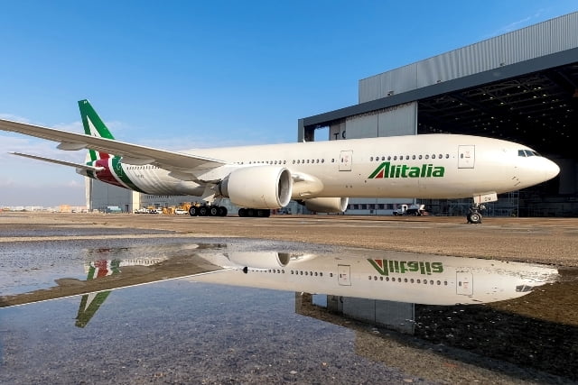 Maskapai Alitalia Luncurkan Koleksi Seragam Baru