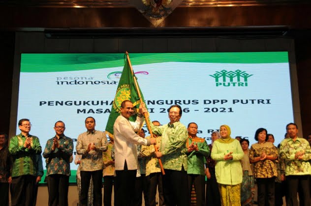 Menteri Pariwisata Kukuhkan Pengurus PUTRI