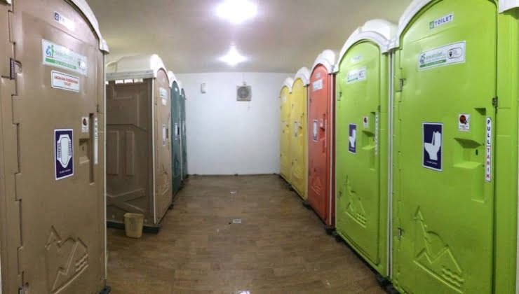 Ada Toilet Warna Warni di Bandara Adisutjipto