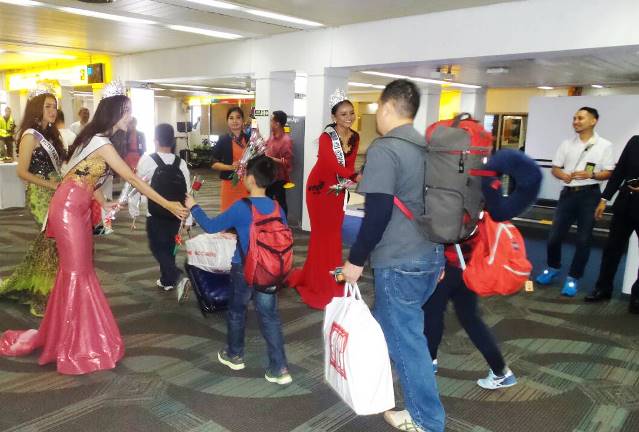 Wisatawan Mancanegara Pertama di Tahun 2017 Tiba di Bandara Internasional Soekarno Hatta