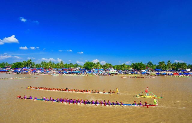 Festival Pacu Jalur Kembali Dikayuh di Riau