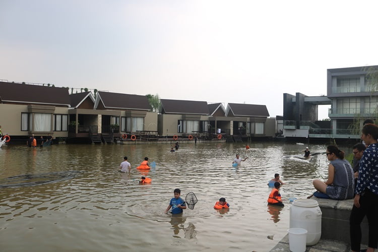 Aston Sentul Ajak Tamu Ngubek Situ