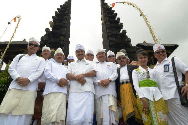 Menpar Pantau Keadaan Gunung Agung hingga Pura Besakih