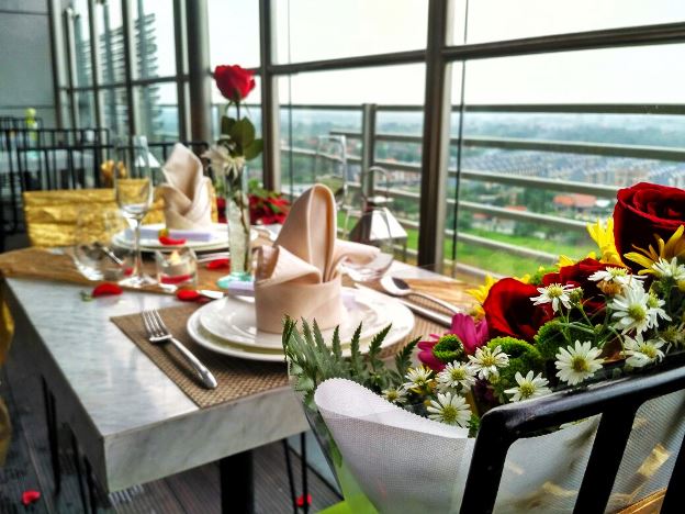 Makan Malam Romantis di SkyLounge 15, Hotel Santika Premier ICE BSD