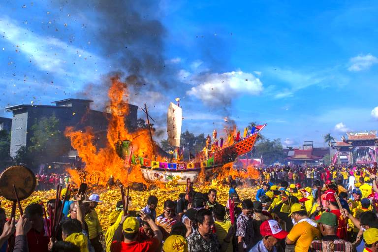 Festival Bakar Tongkang 2018 Hadirkan Puluhan Ribu Wisatawan