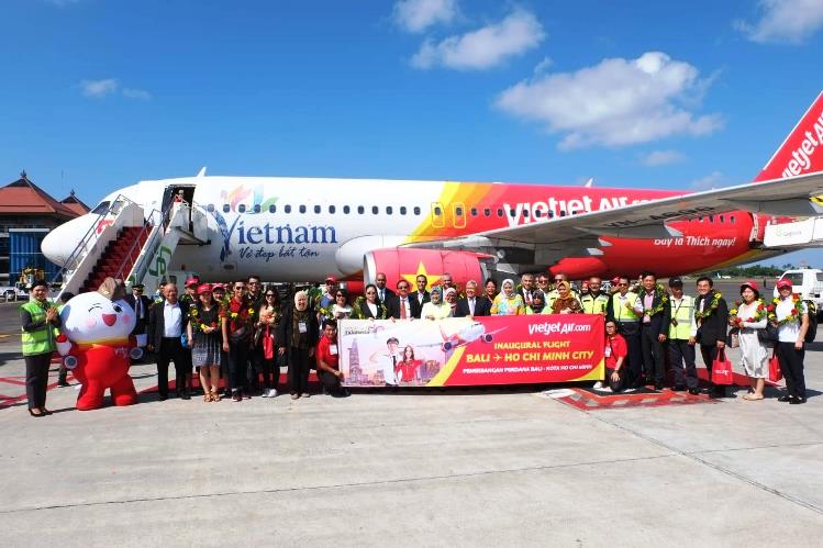 Vietjet Air Terbang Perdana ke Bali