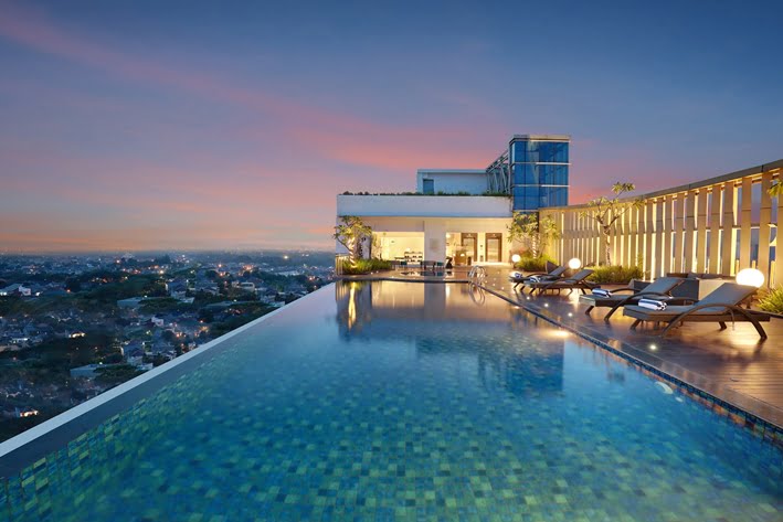 SWISS-BELHOTEL INTERNATIONAL MENCAPAI 10,000 KAMAR DI INDONESIA 3 Swiss Belhotel 10k kamar Hotel Ciputra Cibubur Pool