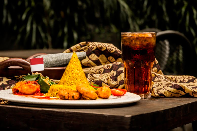 Tumpeng Merdeka Aviary Hotel Bintaro Sambut Hari Kemerdekaan