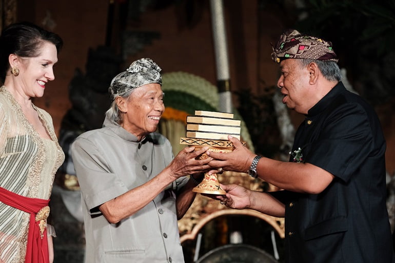 Ubud Writers & Readers Festival Beri Penghargaan Pada Pendongeng dari Bali