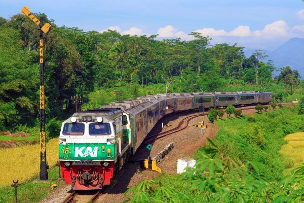 Naik KA Jarak Jauh di Sumatera Wajib Tunjukkan Kartu Vaksin Covid-19