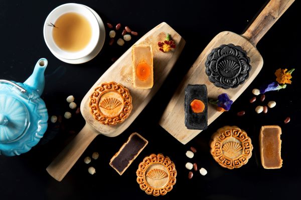 Mandarin Oriental Jakarta Sajikan Kue Bulan Panggang Tradisional