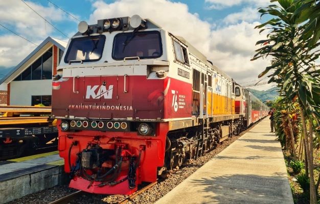 Meriahkan  HUT Ke-76 RI, KAI Hadirkan Livery Khusus