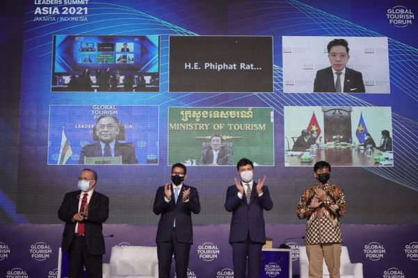 President World Tourism Forum Institute Puji Kebijakan Menparekaf Sandiaga Uno 3 bulut gtfjg