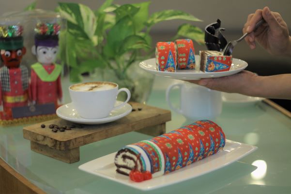 Nikmati Kue Roll  Batik Betawi di Grand Mercure Jakarta Harmoni