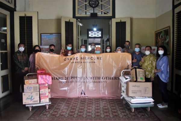 Grand Mercure Jakarta Harmoni Rayakan 9 Tahun Kehadirannya 3 CSR Panti Asuhan Muslimin 2