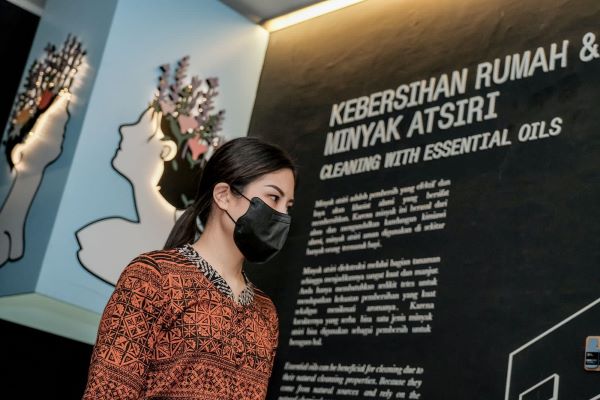 Wamenparekraf Tinjau Destinasi Wisata Wellness “Rumah Atsiri” di Tawangmangu