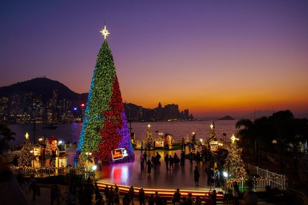 Pohon Natal 20 Meter Hiasi Natal dan Tahun Baru di Hongkong