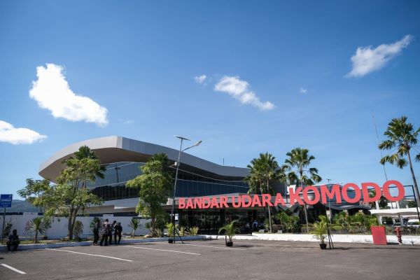 Presiden Joko Widodo meresmikannya perluasan Bandar Udara Komodo