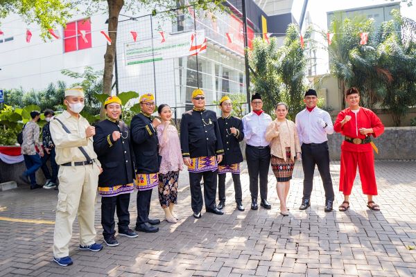 AVIARY BINTARO GELAR KEGIATAN SOSIAL DAN UPACARA BENDERA