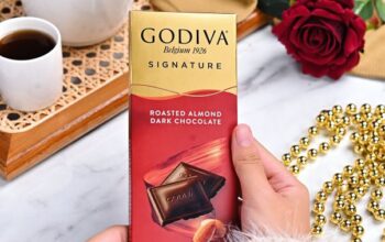 GODIVA Signature Chocolate Tablet Roasted Almond Dark Chocolate