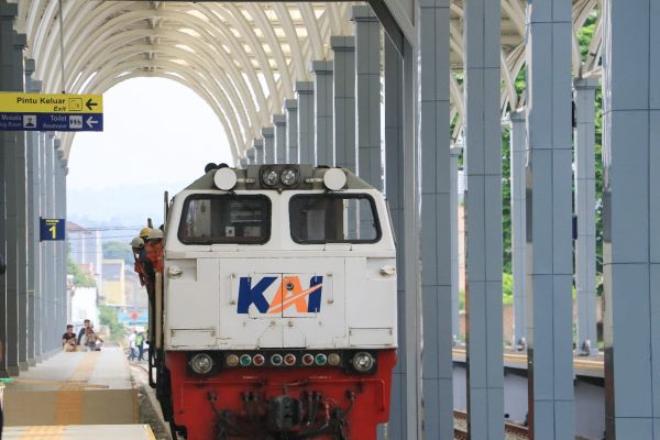 Berikut Persyaratan Naik KA Jarak Jauh dan  Layanan Vaksinasi dan RT-PCR di Stasiun