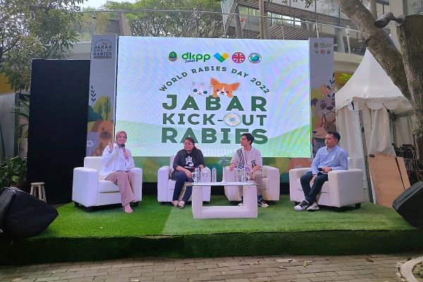 Dukung Pemerintah Basmi Rabies, Royal Canin dan Zoetis Indonesia Donasi Vaksin dan Adakan Webinar