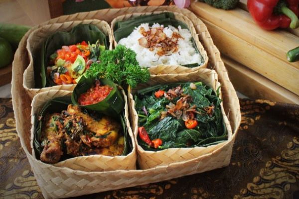 Nikmati Menu Besek Nusantara di Hotel Santika Premiere ICE-BSD City