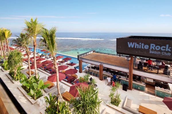 WHITE ROCK BEACH CLUB PANTAI MELASTI, UNGASAN – BEACH CLUB TERBARU DI SELATAN BALI