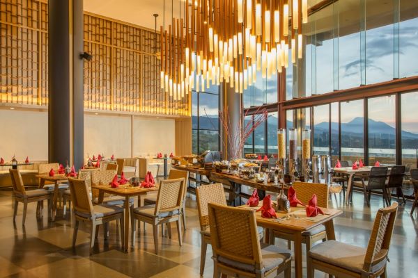 MASUKI KEAJAIBAN NATAL DAN TAHUN BARU DI SWISS-BELRESORT DAGO HERITAGE 3 SRDA Swiss Kitchen Restaurant