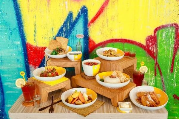 YELLO Harmoni Menghadirkan Sajian Lokal Street Food di Buffet Makan Siang