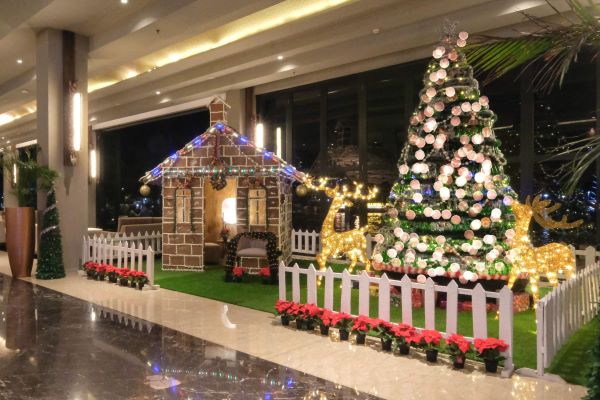 Christmas Tree Lighting Ceremony Di Hotel Meruorah Komodo Labuan Bajo