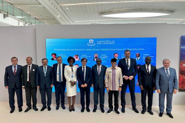 Berbagai Keuntungan Berinvestasi di Indonesia Dipaparkan Menparekraf dalam AIM Congress 2024 Abu Dhabi