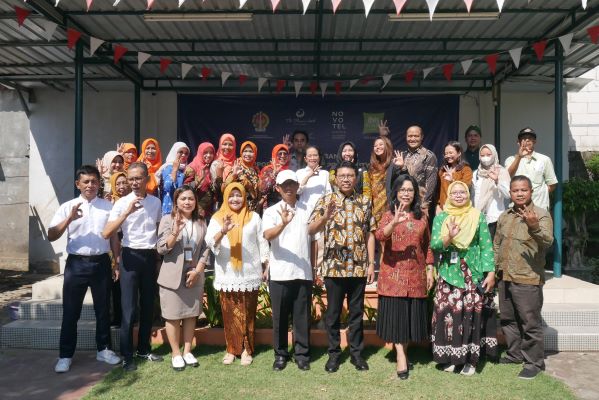 ACCOR HOTELS YOGYAKARTA BANTU PERALATAN PENGOLAHAN SAMPAH KAMPUNG WISATA PRENGGAN