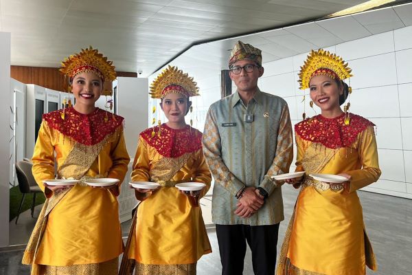 Menparekraf Promosikan Kekayaan Intelektual Indonesia Lewat Tari Piring