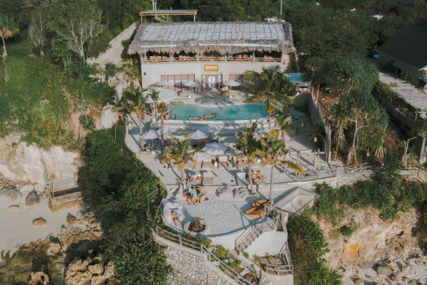 SUKU Beach Club,  Permata Tersembunyi di Pulau Nusa Ceningan
