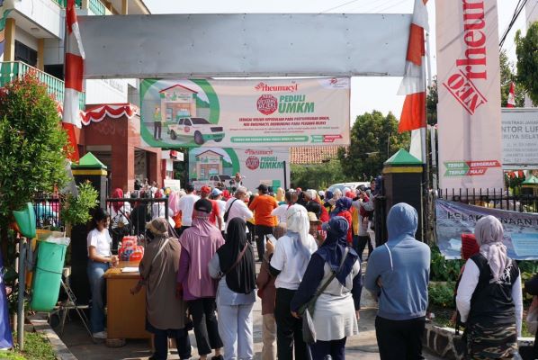NEO rheumacyl Peduli 2024 Renovasi dan Berikan Modal Usaha UMKM Indonesia 3 2 1